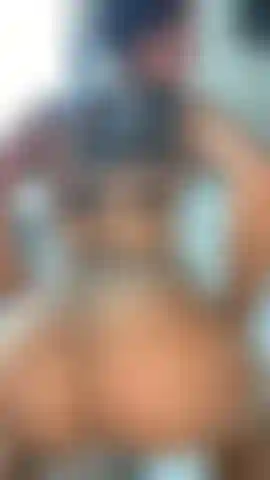 Me rompo las pantimedias y me follo.