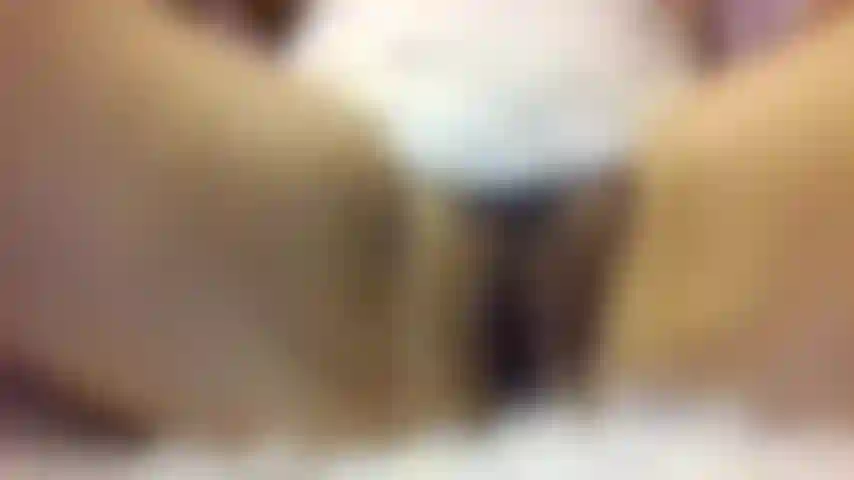 MindySueLove follándome su apretado y cremoso coño mojado lleno de semen muy de cerca.
