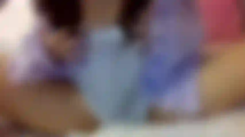 Charla sucia: estoy tan cachonda por ti, folla mi apretado y húmedo coño asiático con tu polla dura.