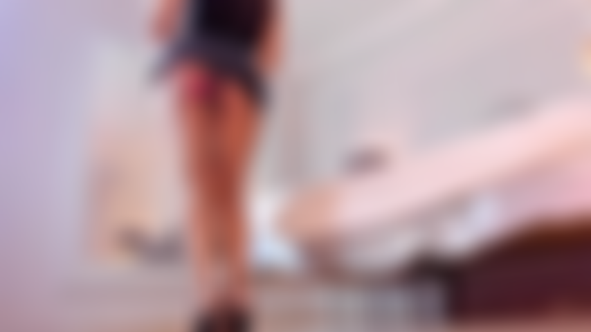 Bajando mi ropa interior.