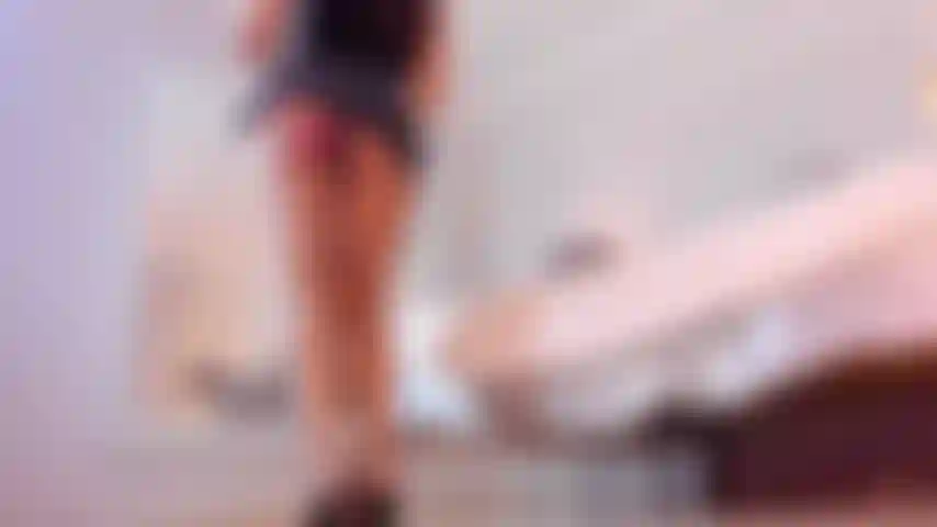 Bajando mi ropa interior.