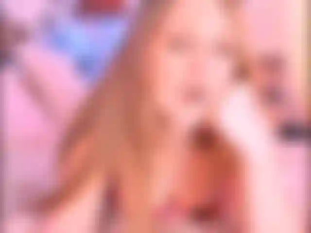 Saliendo de extraños que se burlan de mi jugoso coño.