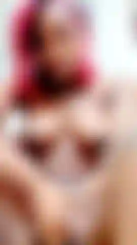 ¿Quieres verme correrse? Mientras gimo 💦suplicando por ese culo? 😝¿Mientras mis tetas rebotan arriba y abajo con mi ardiente cabello rojo? Solo cómpralo, lo disfrutarás.