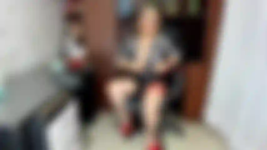 Secretaria caliente dispuesta a follar en la oficina.