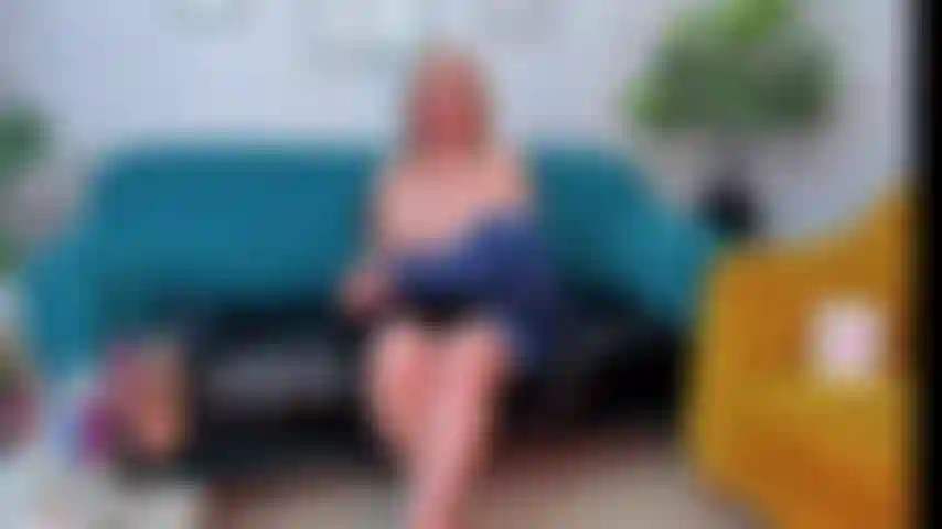 Masturbándome_en_el_sofa.