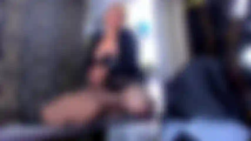 Masturbacion_pene_en_la_oficina.