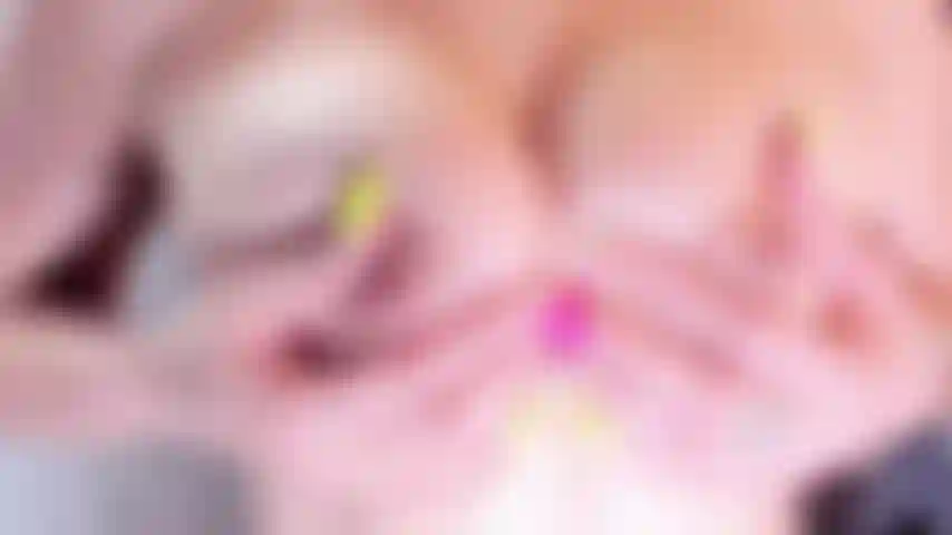 Madura desnuda y lista para follar en tu oficina.