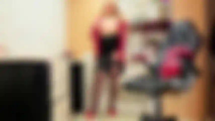 Play with my mature pussy and make me moan
