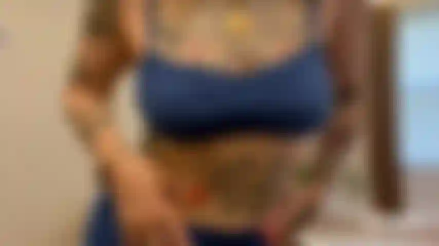 La mente de la diosa mocosa se derrite - idiota con mis tetas cubiertas.