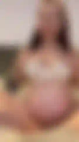 De 39 semanas de embarazo, exprimiendo mi calostro.