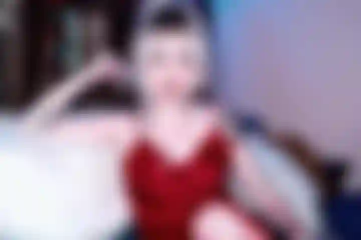 Hipnosis de grandes tetas / tu novia bruja mandona, cree que serías más sexy como niña.