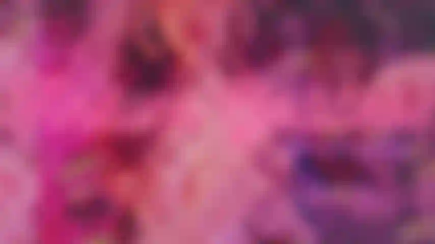 La diosa findom fomenta los grandes envíos.