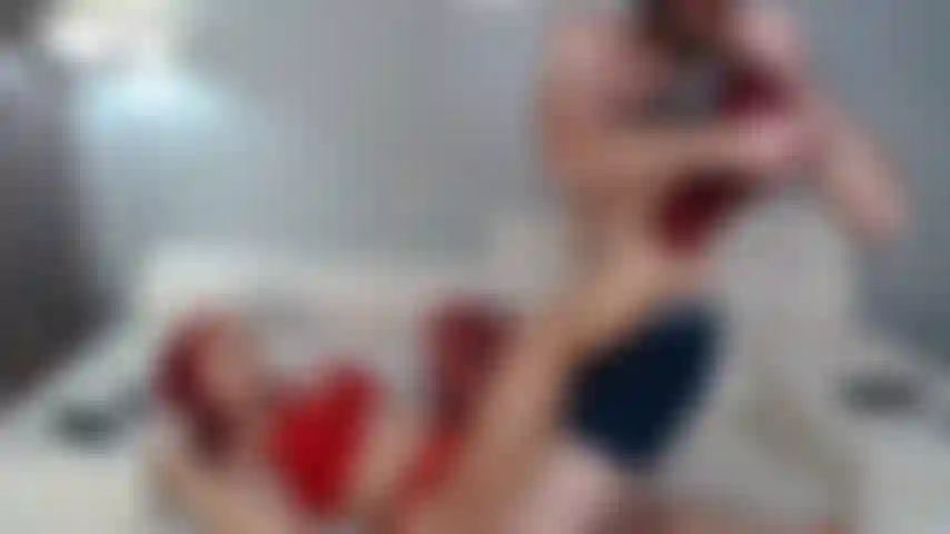 Juego de pies (limpieza de suelas y chuparse los dedos de los pies) follando con los dedos y placer divino con un orgasmo fuerte y dichoso al final.