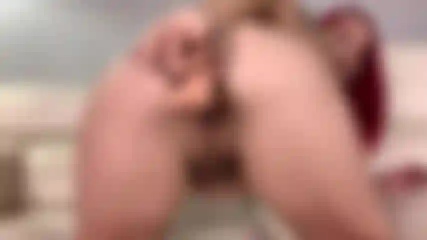 Follándome el coño al estilo perrito.