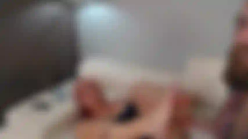 Juego de pies y squirt!! Mucho placer caliente. Limpieza de suelas y mamada de dedos.