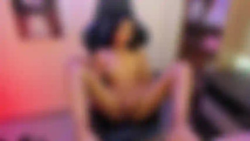 Meto mi coño con mis dedos muy humedo.