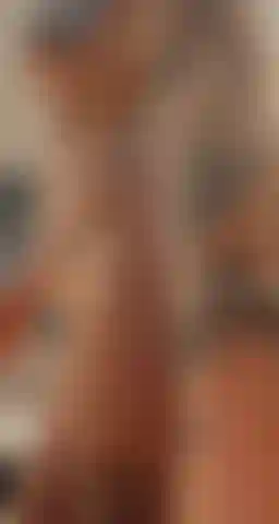 Sentadillas desnudas, sacudidas de botín y twerks.