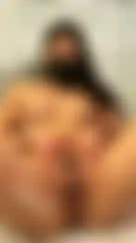 Tocándome el coño con los dedos hasta correrme.