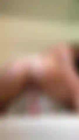 Cabalgando consolador en la bañera hasta chorrear.