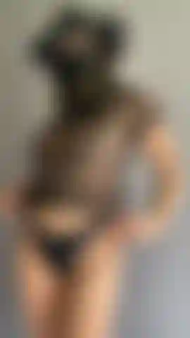 Strip tease vaquera.