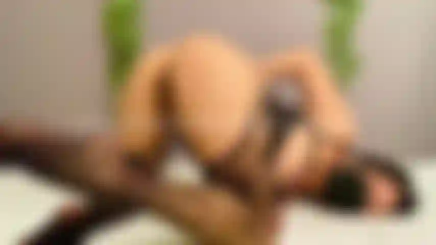 Montando consolador (vista trasera).