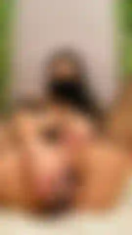 Orgasmo consolador negro (squirt).