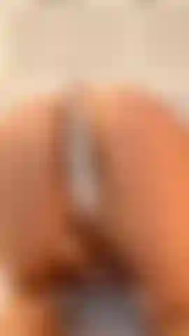 Gilipollas fanfarrona y jugueteo anal.