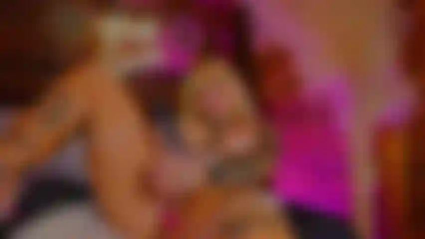 Squirt se acuesta boca arriba.