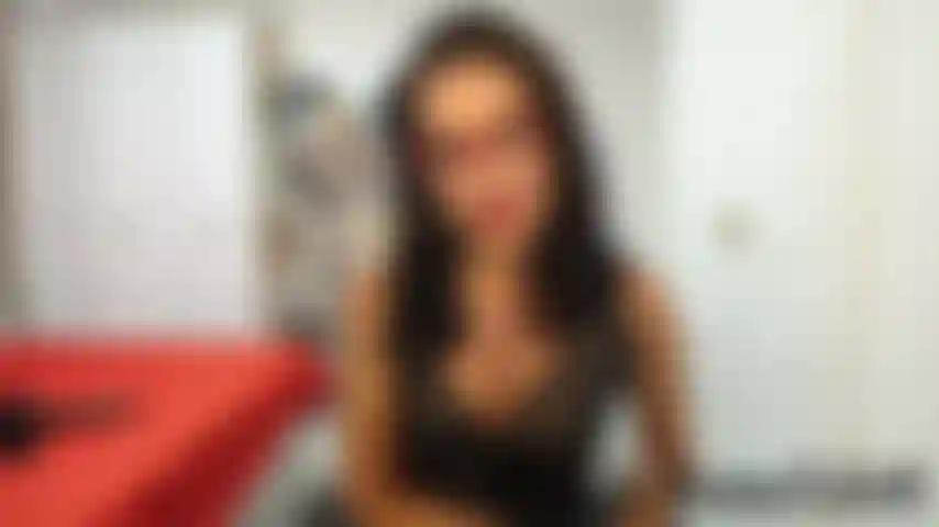 Cbt con cinturón de cuero marrón y paleta de madera.