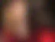 Ama envuelve la polla de tu esclavo en medias de nailon para acariciarla tan bien mientras la provoca con sus increíbles piernas y culo en pantimedias brillantes.