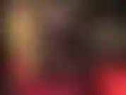 Para mis amantes de las piernas de nailon y los fetichistas de las medias, estas son unas medias brillantes muy especiales. Cuando se añade otra capa de medias doradas brillantes, ¡es aún más increíble! ¡Guau!