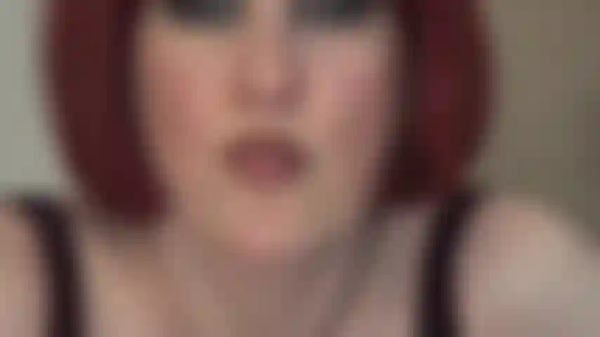 Eres adicta a mi deliciosa saliva, tu boca se abre automáticamente para beber cada gota.