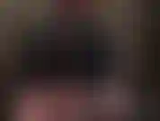 Ama se burla con su hermoso trasero redondo en un vestido corto de lycra.