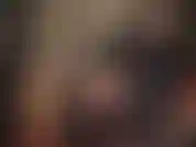 Adoración al cuerpo: la amante muestra este traje muy caliente antes de cambiarse a una blusa de satén rojo sedoso y bragas de faja de satén de cintura alta con espalda completa para el clásico y verdadero aspecto vintage fetichista.