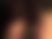 Coqueteo bajo la falda. ¿No te gustaría echar un vistazo bajo la falda de mi ama? Aquí tienes un coqueteo sensual y sensual que te dejará con ganas de más.