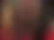 Ama se burla con su enorme polla negra, escote y culo en medias de rejilla con costura.