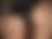 Facesitting - huele mi culo en pantalones cortos con efecto mojado y medias brillantes.