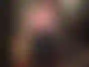 Látex sexy y ajustado de goma: tu amante en látex brillante de goma negra y rosa.