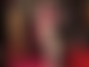 Destapando varios pares de medias brillantes para desnudar mis piernas y pies con tacones sexys.