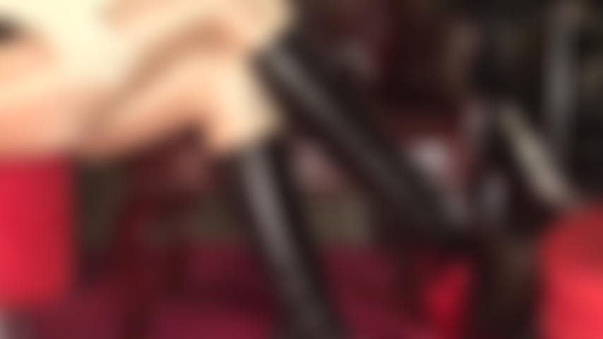 Muslos irresistibles en medias cruzadas, botas y dominación con strap-on: la amante vivian te atrae con su fetiche por las piernas de nailon cruzadas y las botas de cuero sexys, pronto te inclinará ante su gran polla.