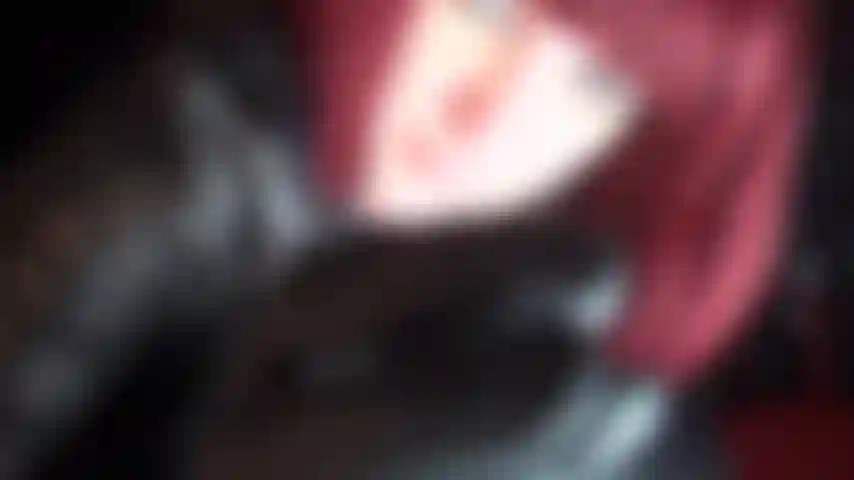 Diosa del cuero, fetiche de guantes, botas, piernas en pantimedias, adoración del culo: desde un hermoso atuendo completamente de cuero con botas hasta el muslo hasta pantimedias oscuras y brillantes y tacones de aguja.