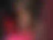 Los tacones rojos son tu debilidad: la amante vivian disfruta viéndote babear al ver tacones rojos brillantes, provocando con sus piernas largas en pantimedias y sus pies sexys.