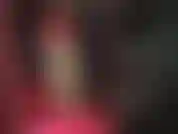 A la ama le encanta jugar con tu culo, sus resbaladizos dedos de látex provocan tu próstata mientras no puedes apartar los ojos de su látex y sus brillantes medias.