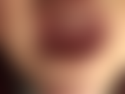 La ama vivian tiene tu polla atrapada entre sus pies en medias. Cubierta con medias de nailon, acariciada con guantes y pies de cuero. Un delicioso beso de dominatrix, mi saliva, también está disponible.