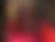 Sensual provocación con mis piernas con un sexy vestido rojo, medias negras y tacones de aguja metálicos. Con piernas cruzadas, fetiche de piernas extendidas y tacones altos.