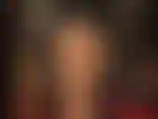 Arrodíllate detrás de mí y toma mi polla hasta el fondo de tu boca hasta que tu nariz llegue a mi trasero. Huele mientras masajeas mi polla con tu garganta.