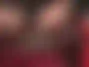 Entre los muslos de mi amante, con medias brillantes de color marrón oscuro, botas altas de cuero y guantes de cuero sexys, mira a mi amante provocar con la parte interna de los muslos y más...