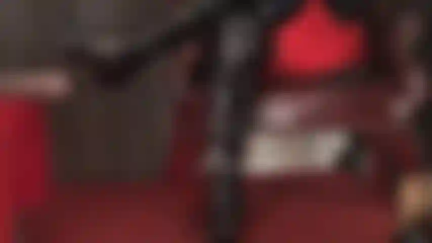 Sonda uretral con botas de tacón alto de mi ama: tu polla de esclava se contrae mientras su largo tacón va más y más profundo...