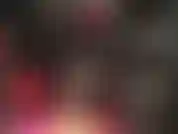 Piernas cruzadas en pantimedias negras, fetiche de pies, adoración de pies de nailon.