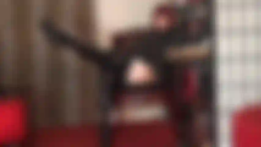 Adoración de botas, arrástrate más cerca, mis botas sub, besa y lame las botas brillantes de tu ama.